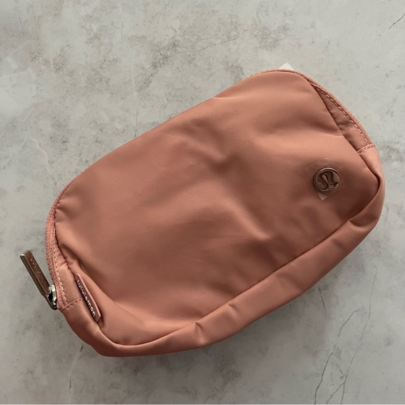 NWT Lululemon Everywhere Belt Bag Pink - Picture 3 of 9